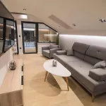 Luca * موستار